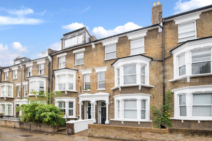 			*Rent Includes Water*, Studio Apartment, 1 bath, 0 reception Flat			 Roderick Road , Hampstead / Belsize Park